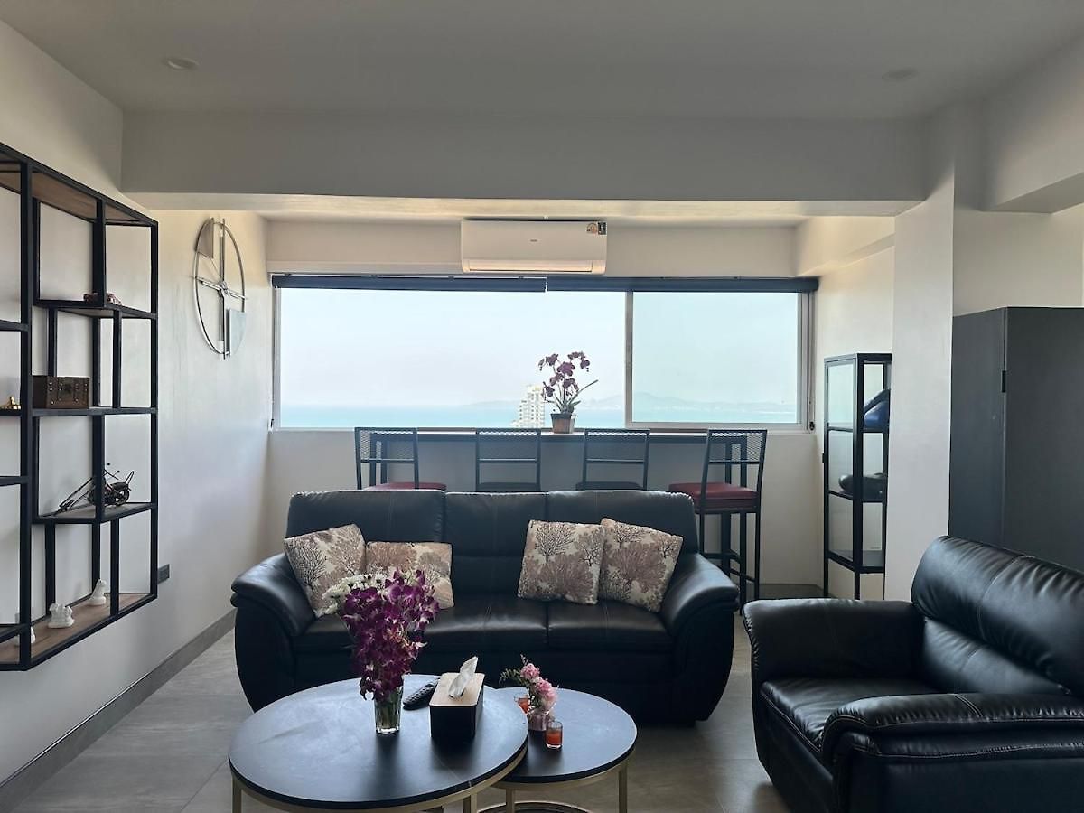 Beautiful 2-bedroom With Pratamnak Sea View Apartment *