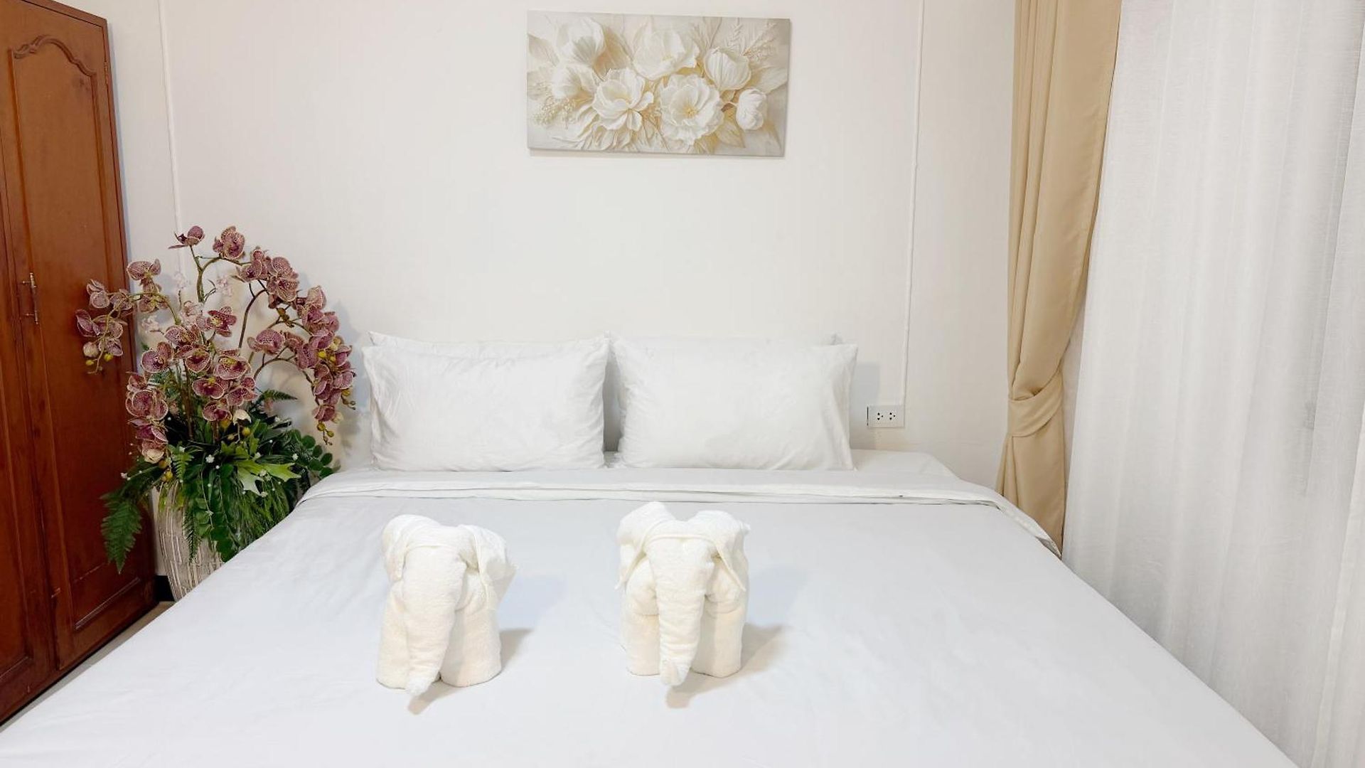 White House Apartment Pattaya