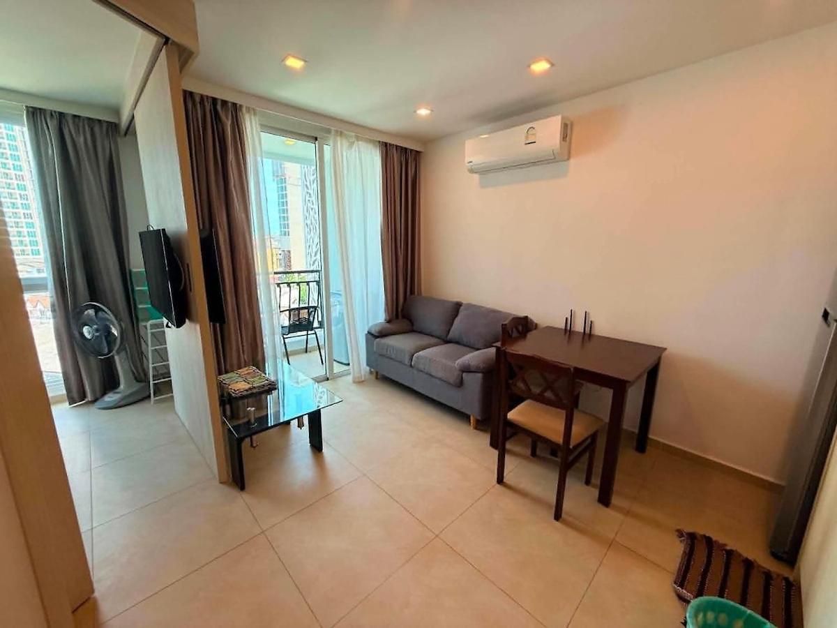 Cozy Entire 7th Floor With View Apartment *
