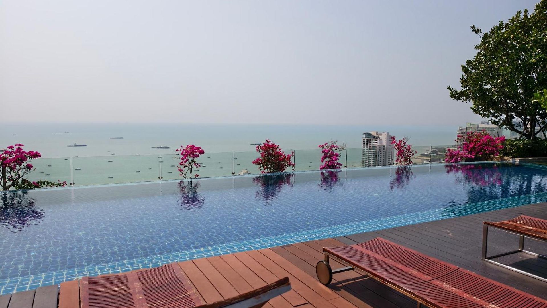 1br Close To T21 And Centric Sea *