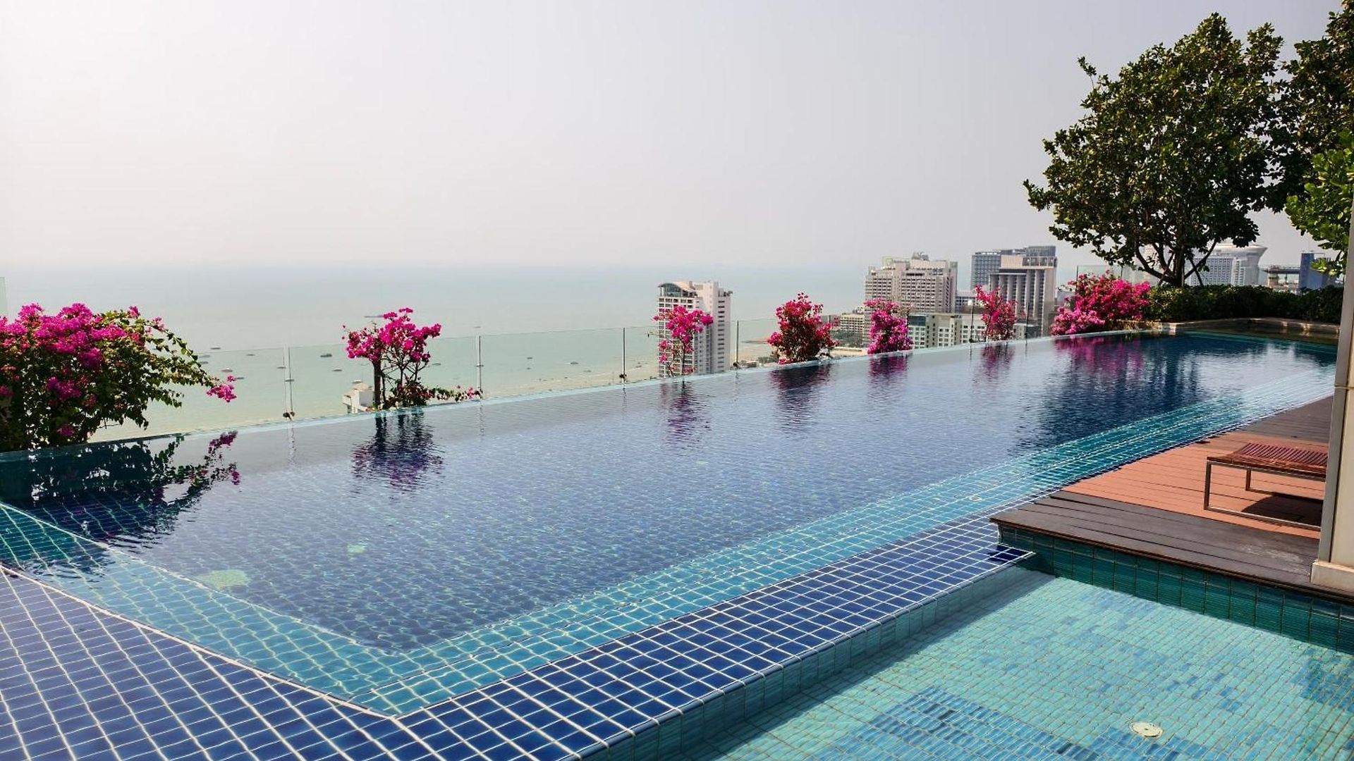 1br Close To T21 And Centric Sea