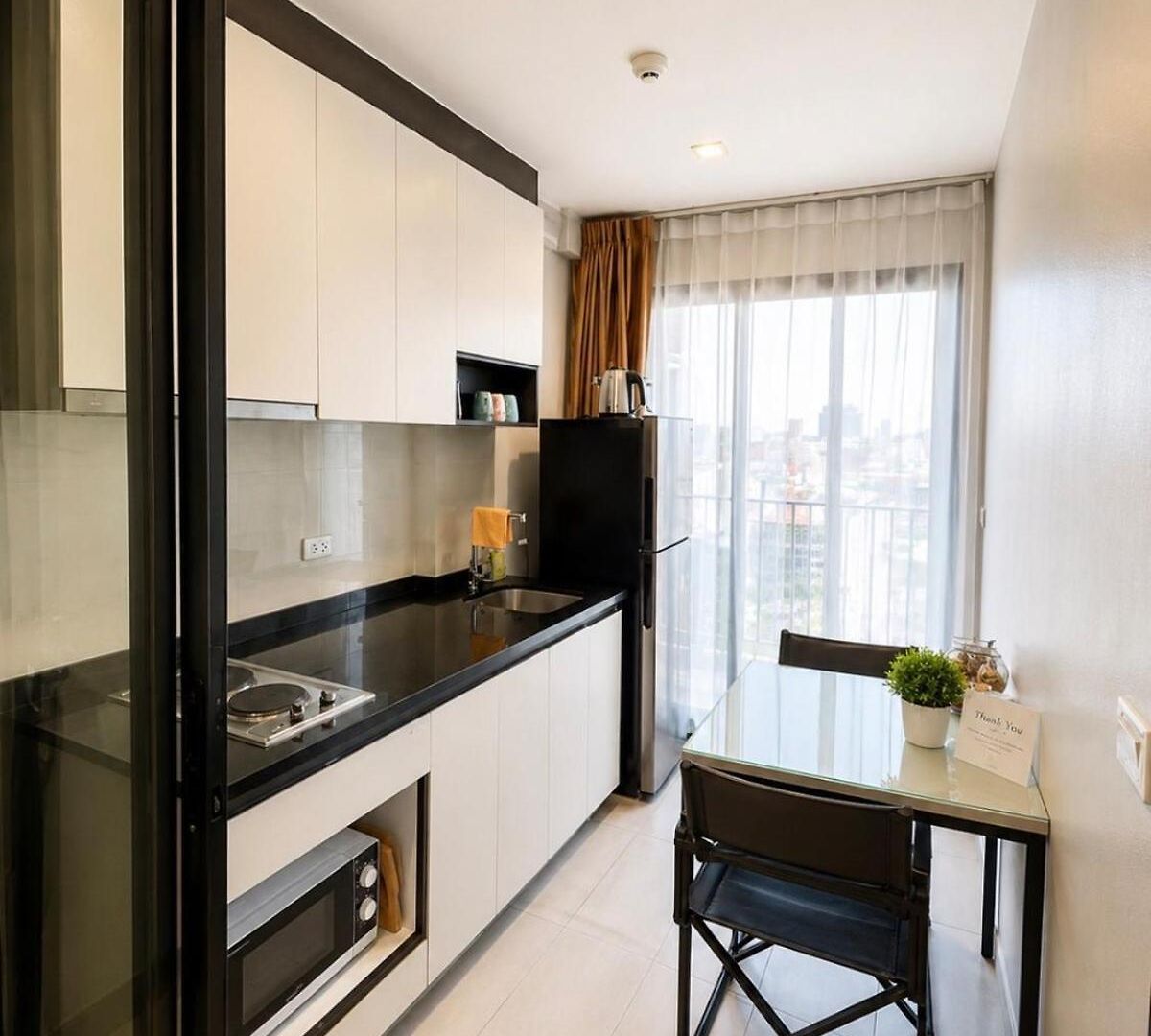 High Floor With Rooftop Pool In