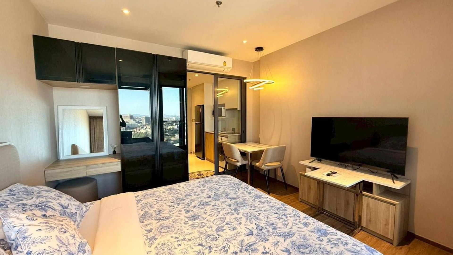 Apartment Luxury With Scenic Rooftop Pool Near Terminal 21 *