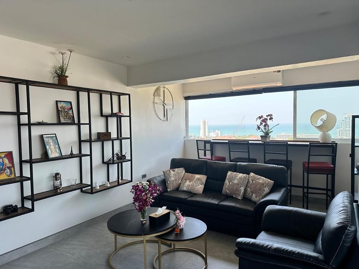 Beautiful 2-bedroom With Pratamnak Sea View * Pattaya