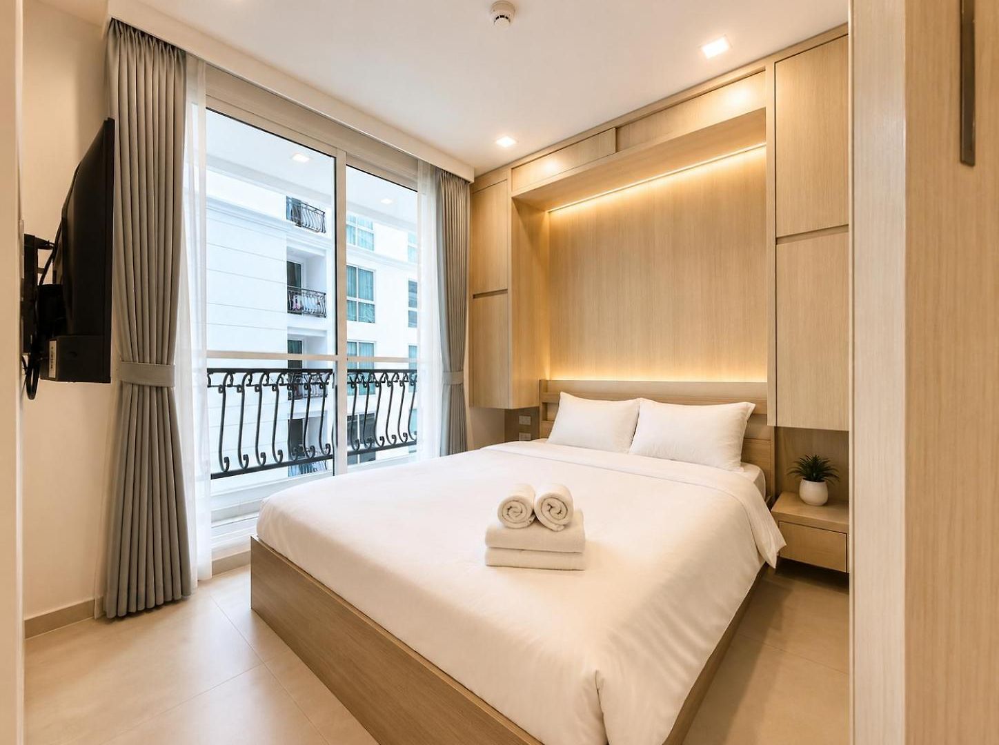 Apartment Olympus Garden Vacation Stunning Pool Pattaya