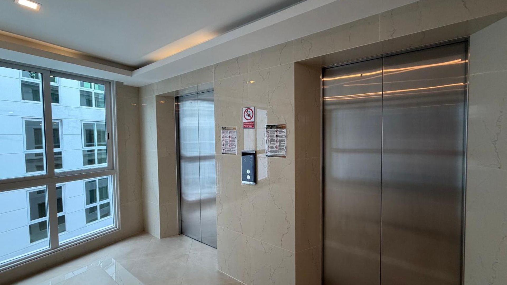 Cozy Entire 7th Floor With View Apartment