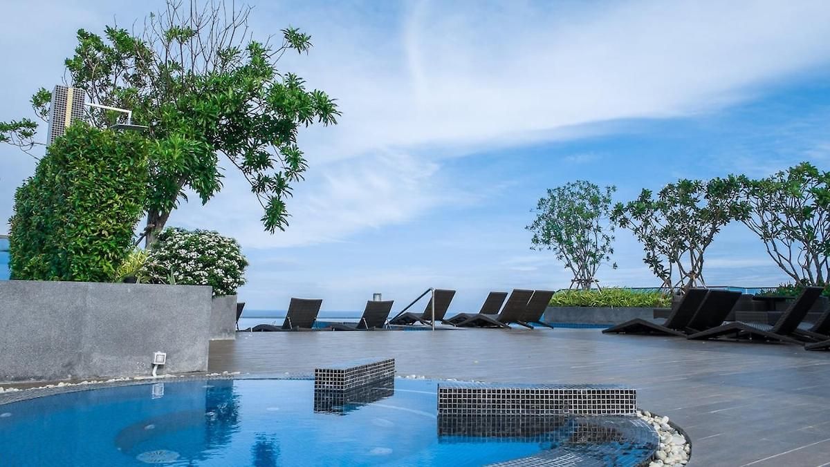 W-tower Wongamat Beachfront *