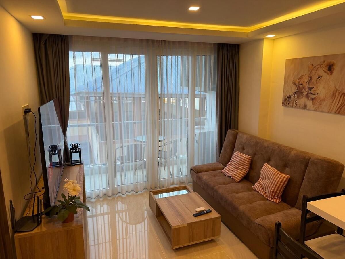 Brand New Condo! Grand Avenue & Apartment *