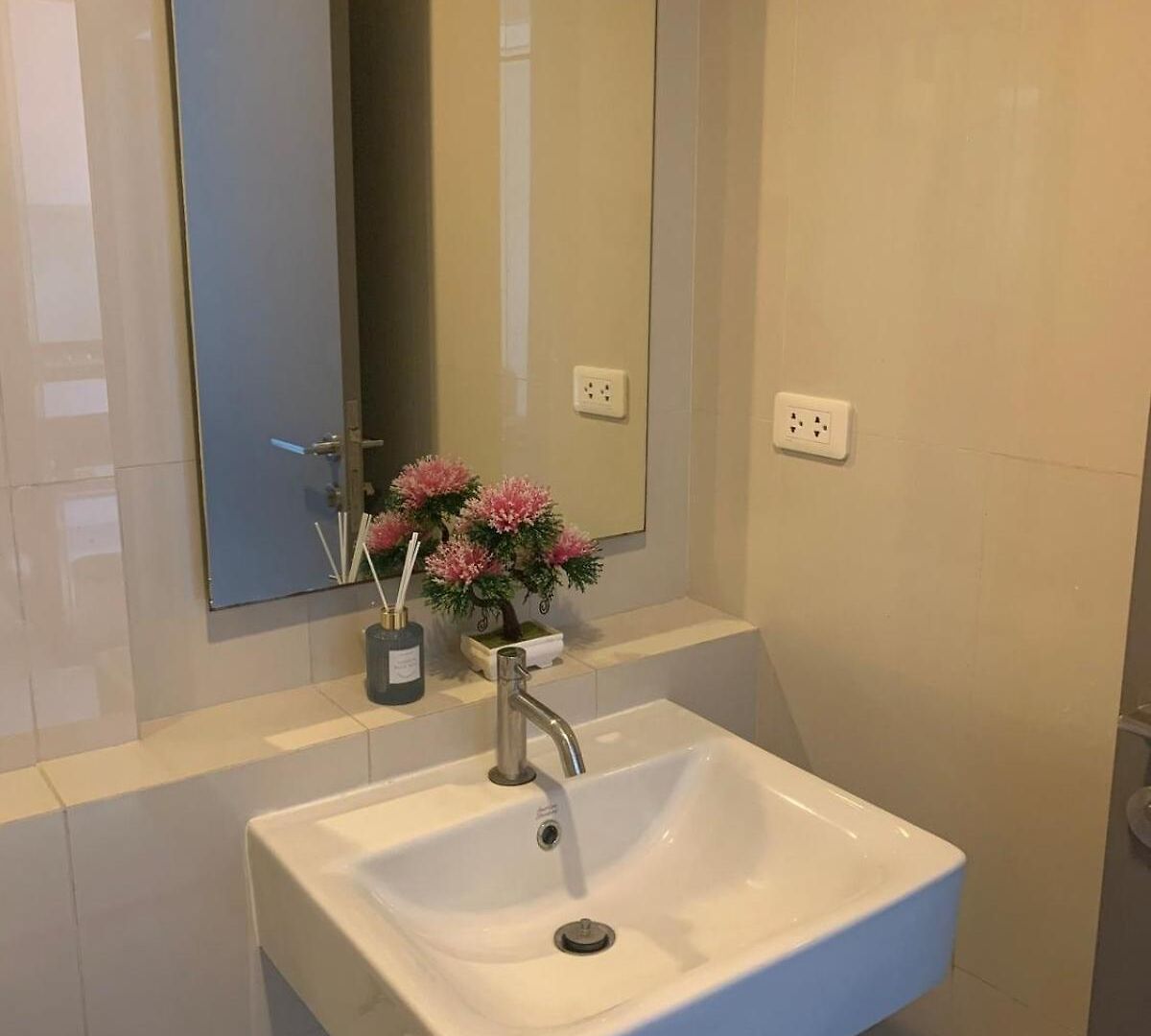 The Base Cozy Prime Location Apartment Pattaya