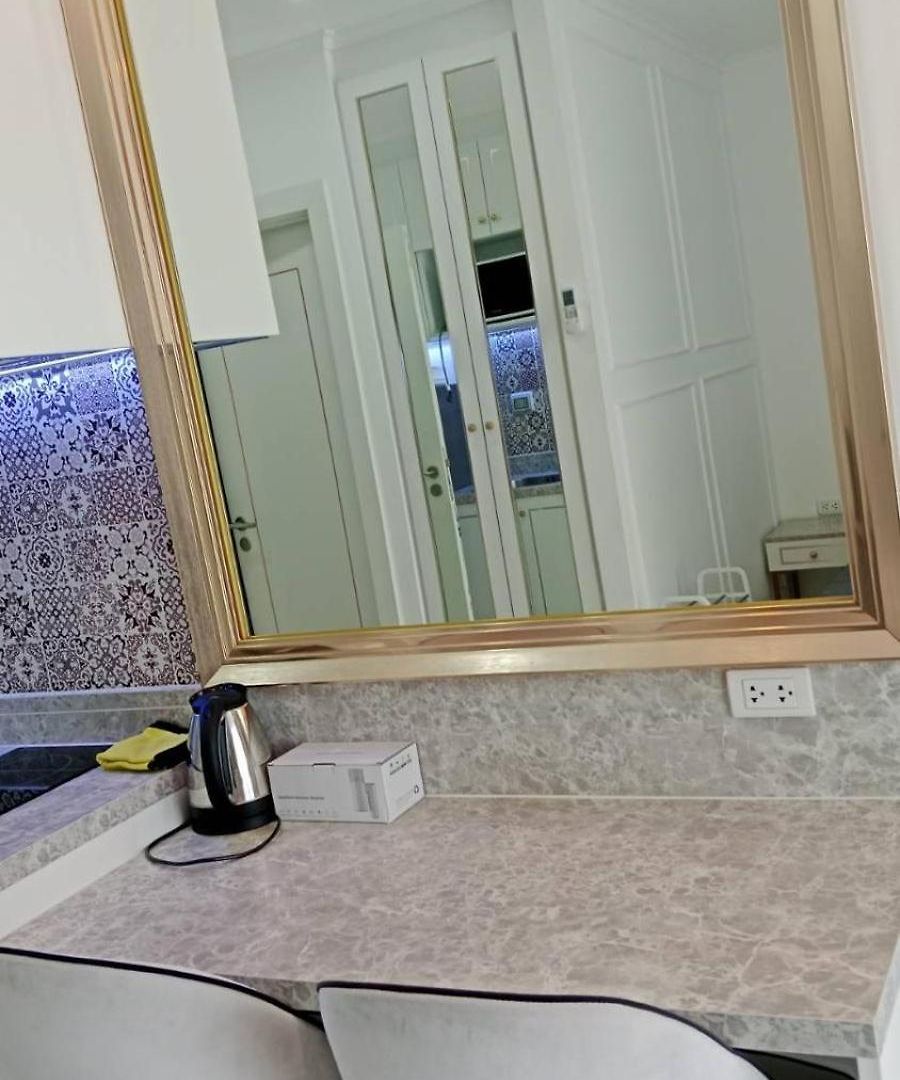 Luxury At Empire Tower Apartment *