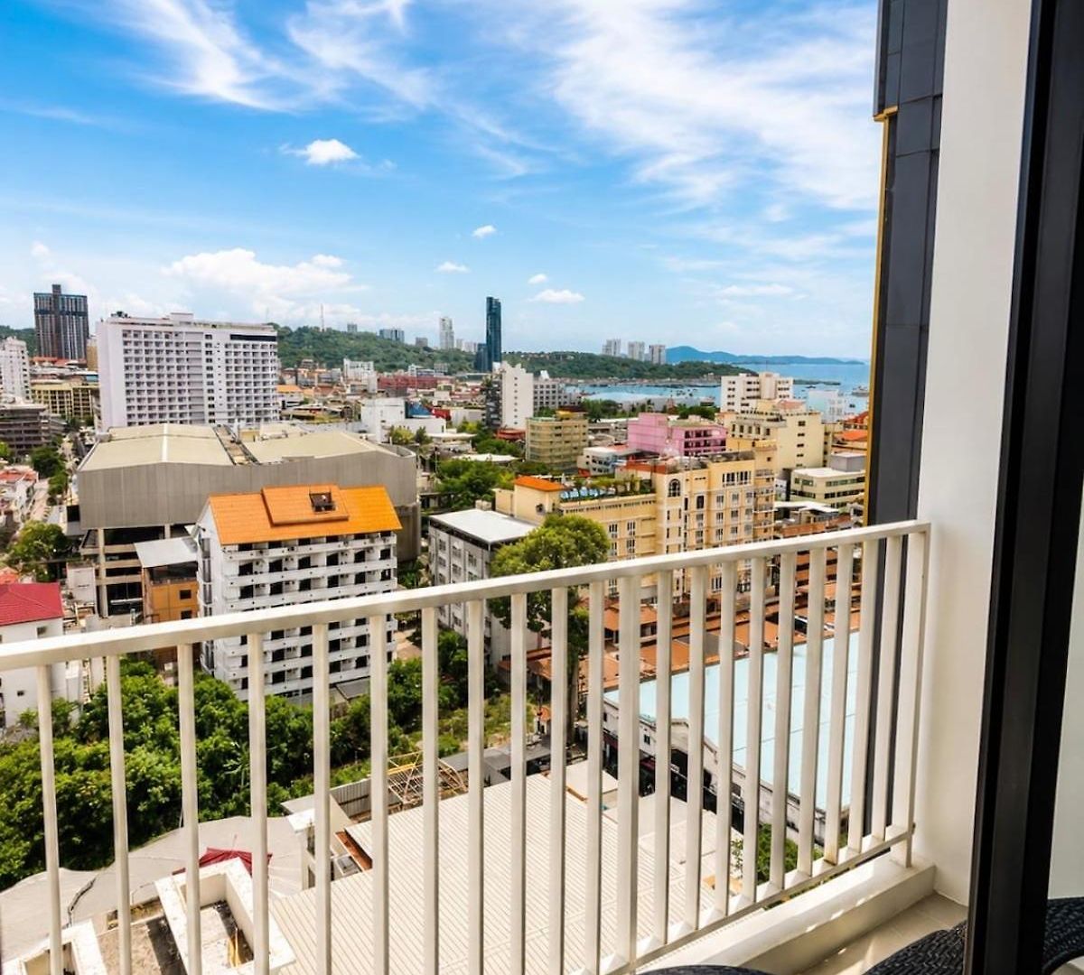 Apartment High Floor With Rooftop Pool In Pattaya