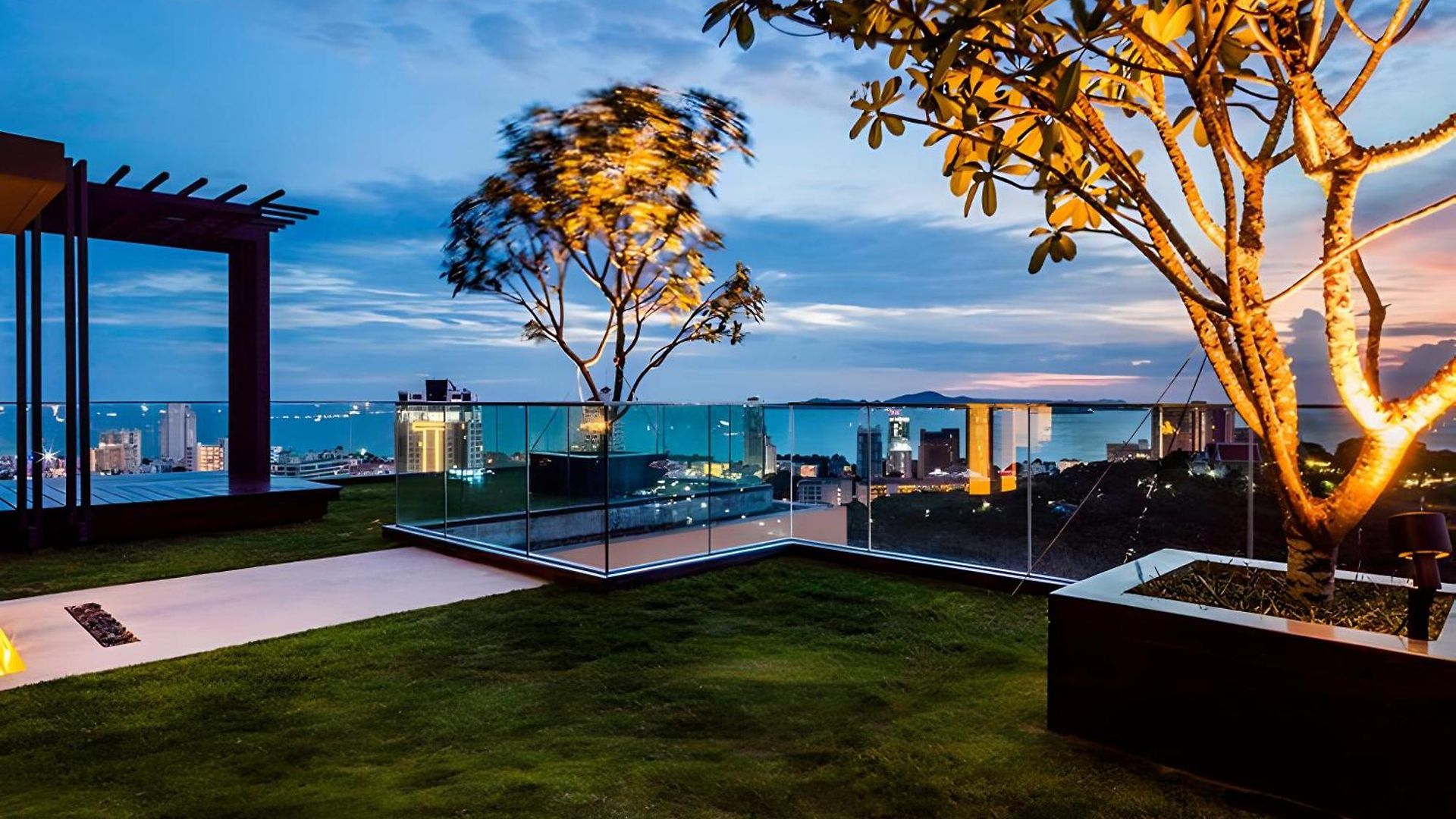 Sea View 2 Bedroom Next To Pier & Walking Street * Pattaya