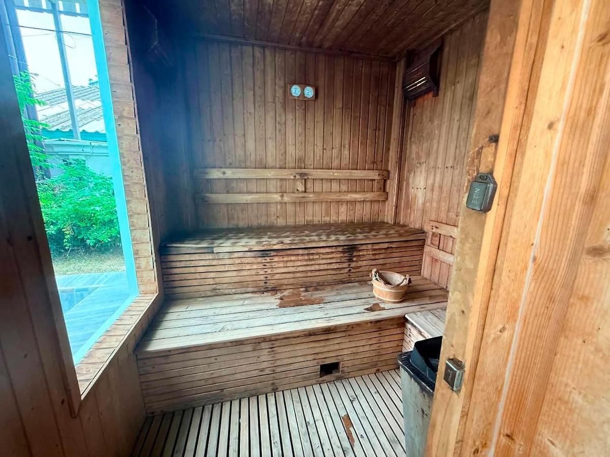 Cozy Entire 7th Floor With View Apartment