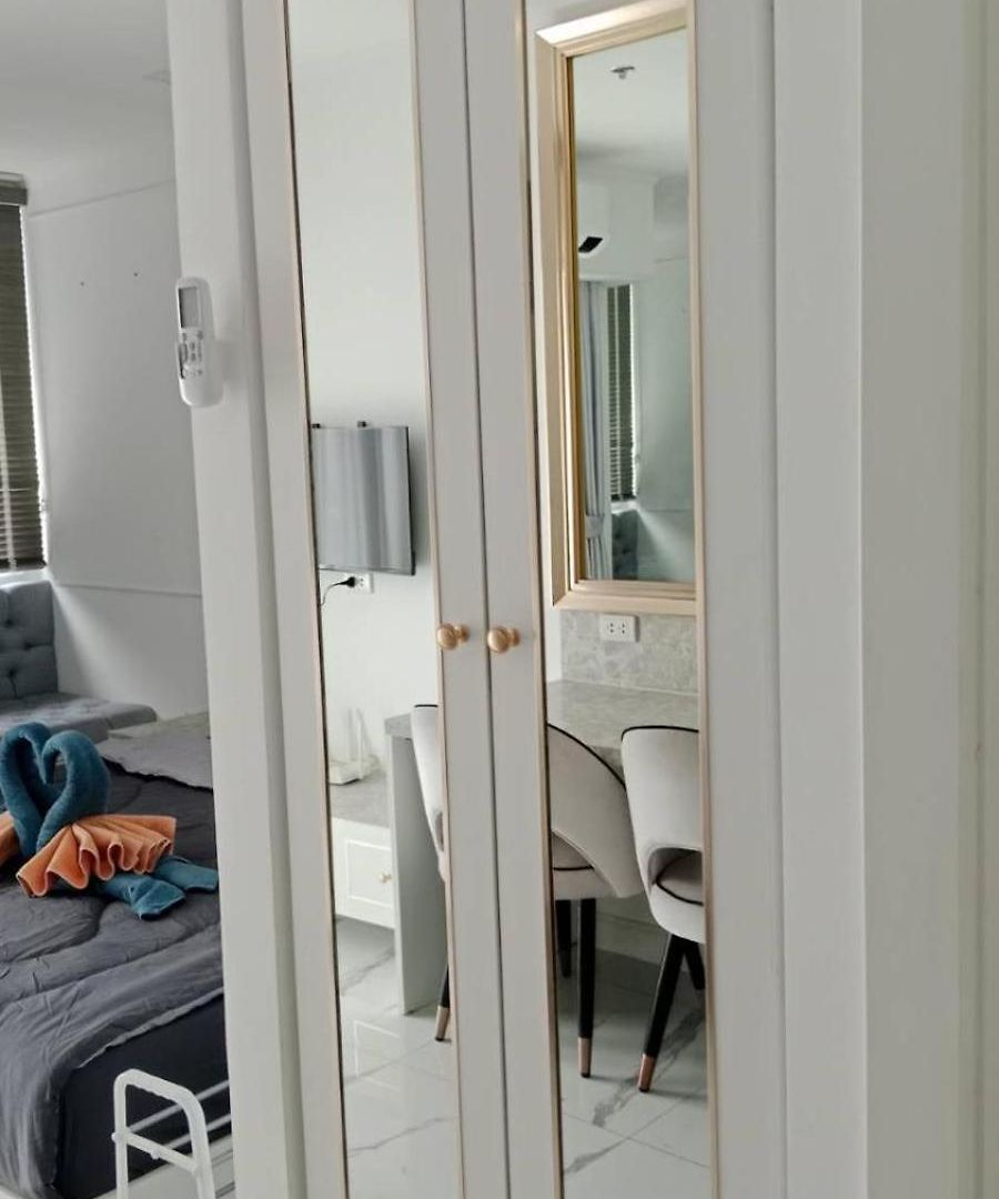 Luxury At Empire Tower Apartment