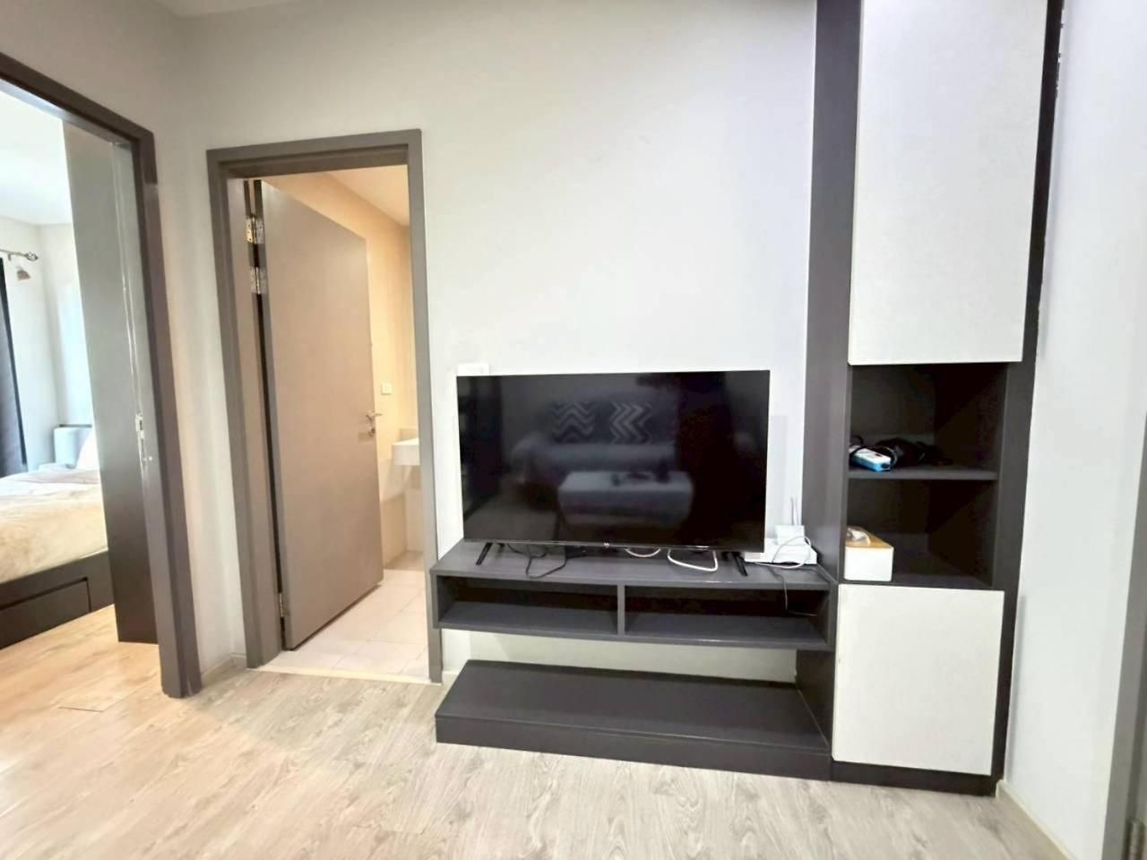 Apartment Next To And Mall