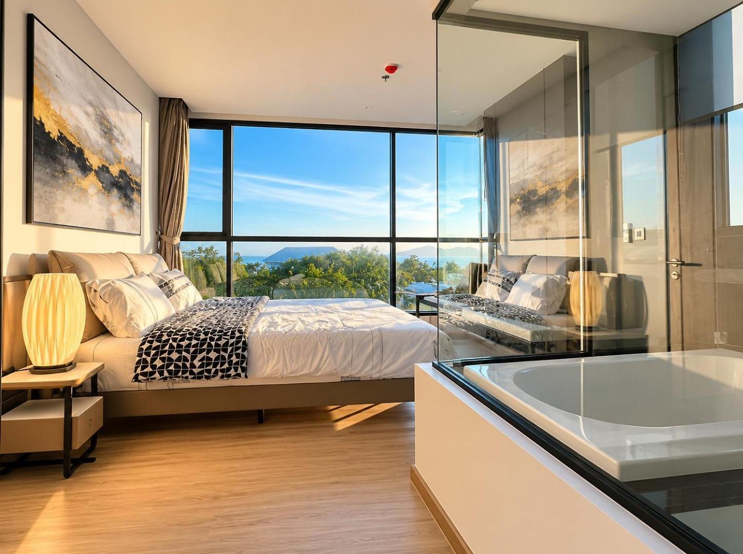 2 Bed Rare Unit With Bath Tub - Sea View * Pattaya