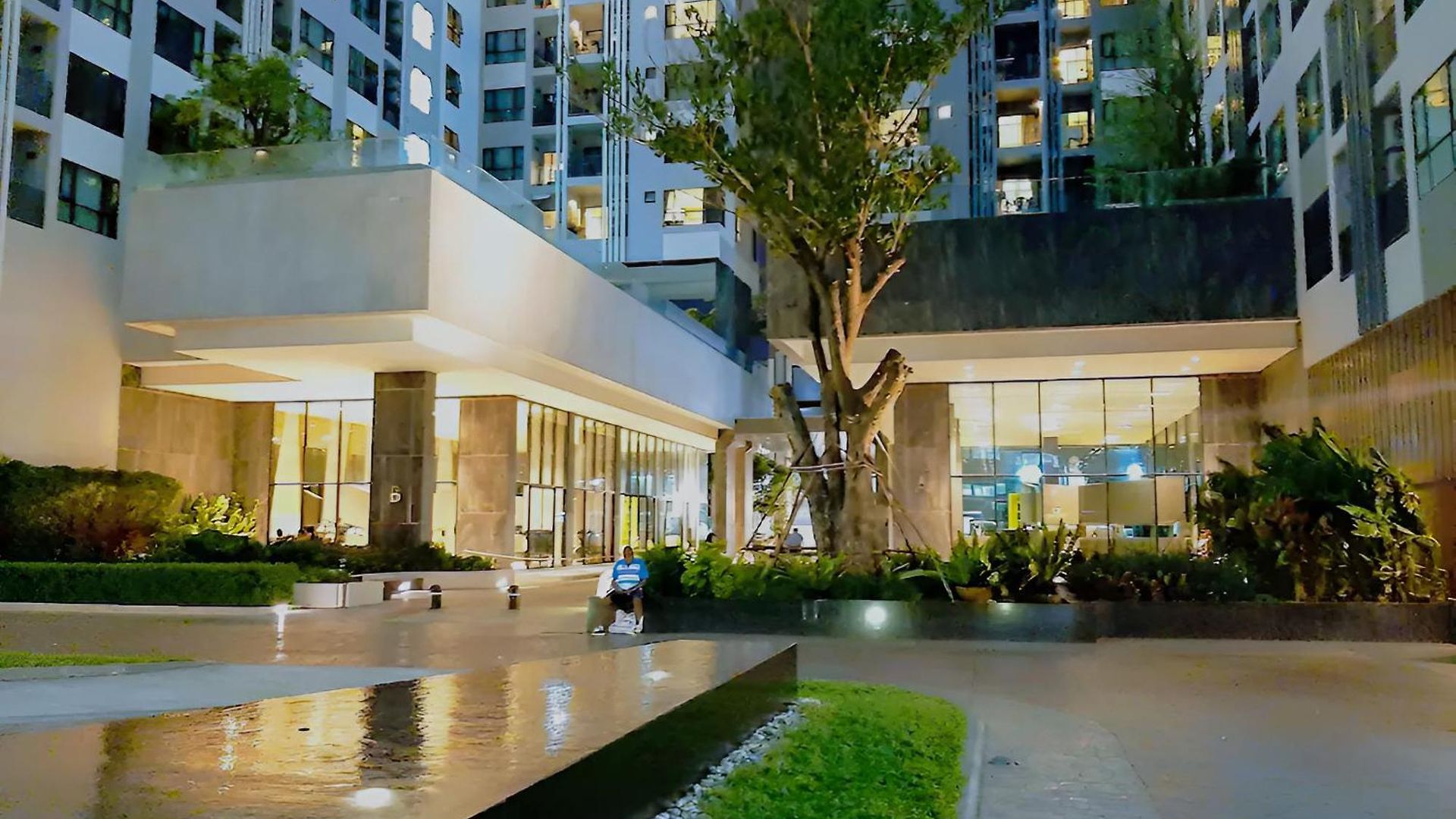In With Rooftop Pool * Pattaya