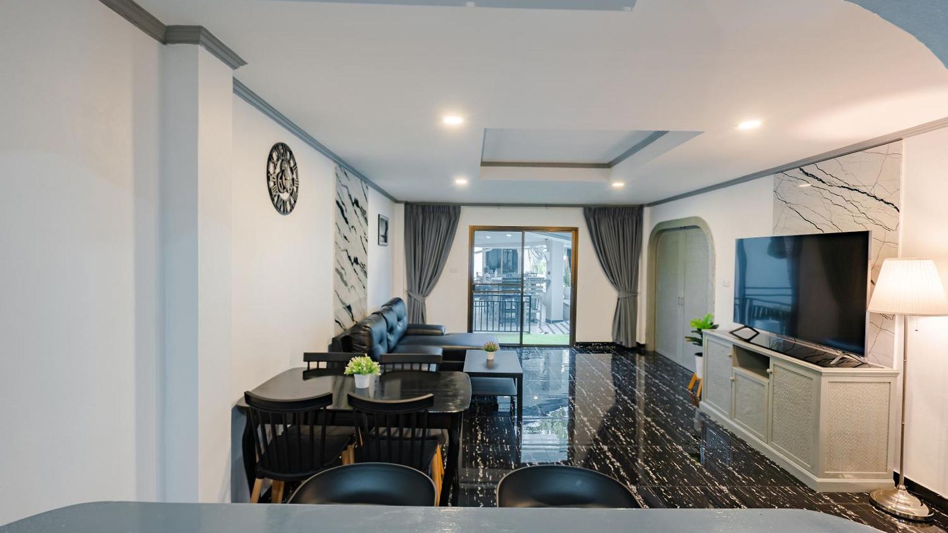 Del Max เดล แม็กซ์ พัทยา Apartment
