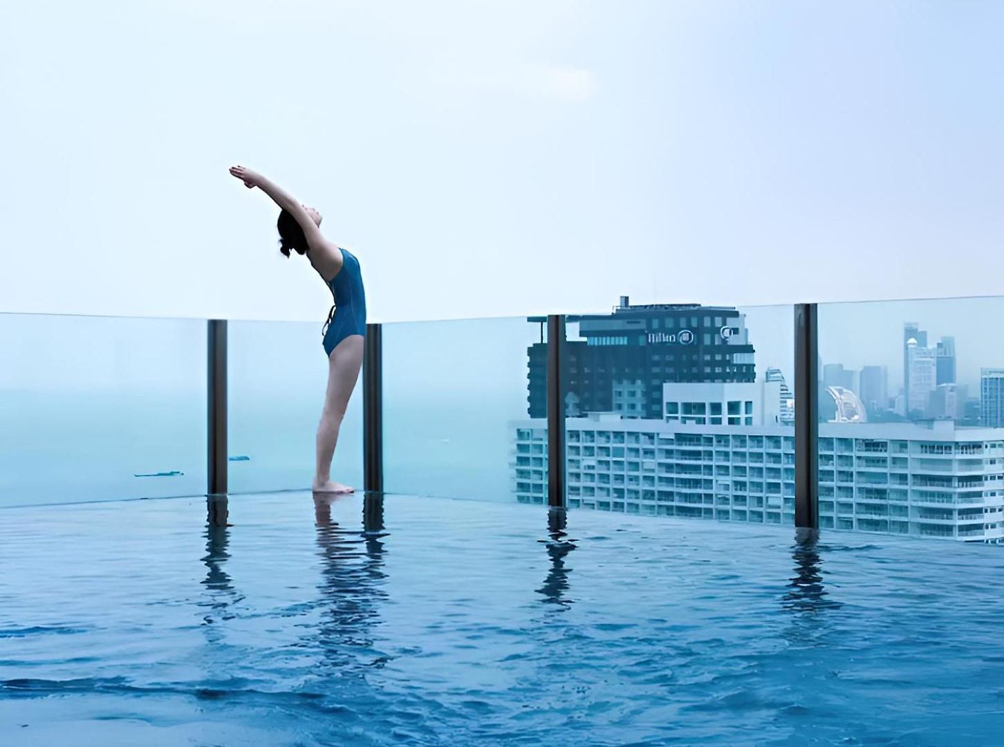 High Floor With Rooftop Pool In