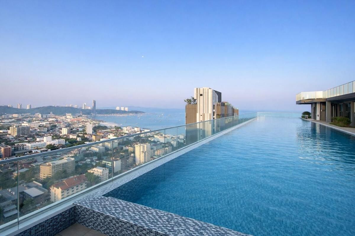 Cozy At The Base - Infinite Pool Apartment