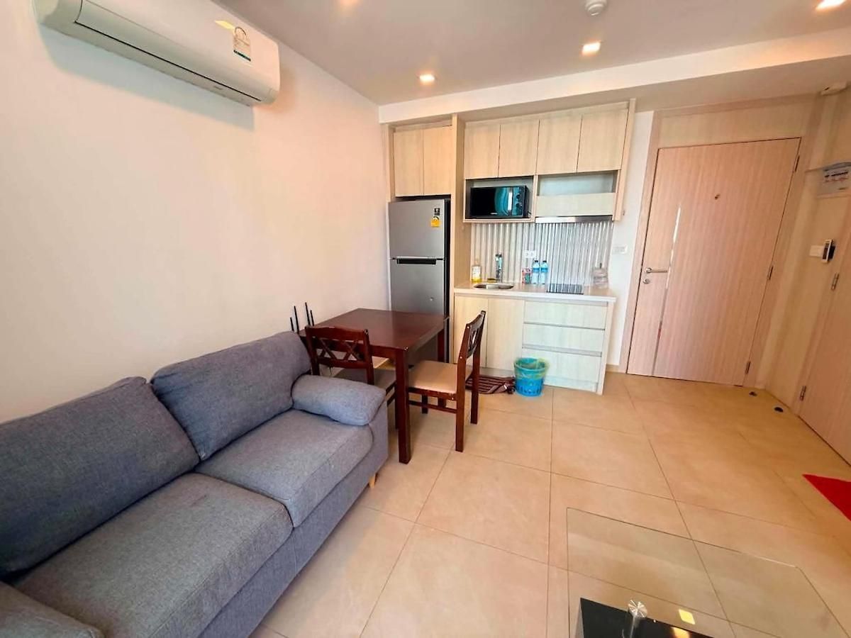 Cozy Entire 7th Floor With View Apartment