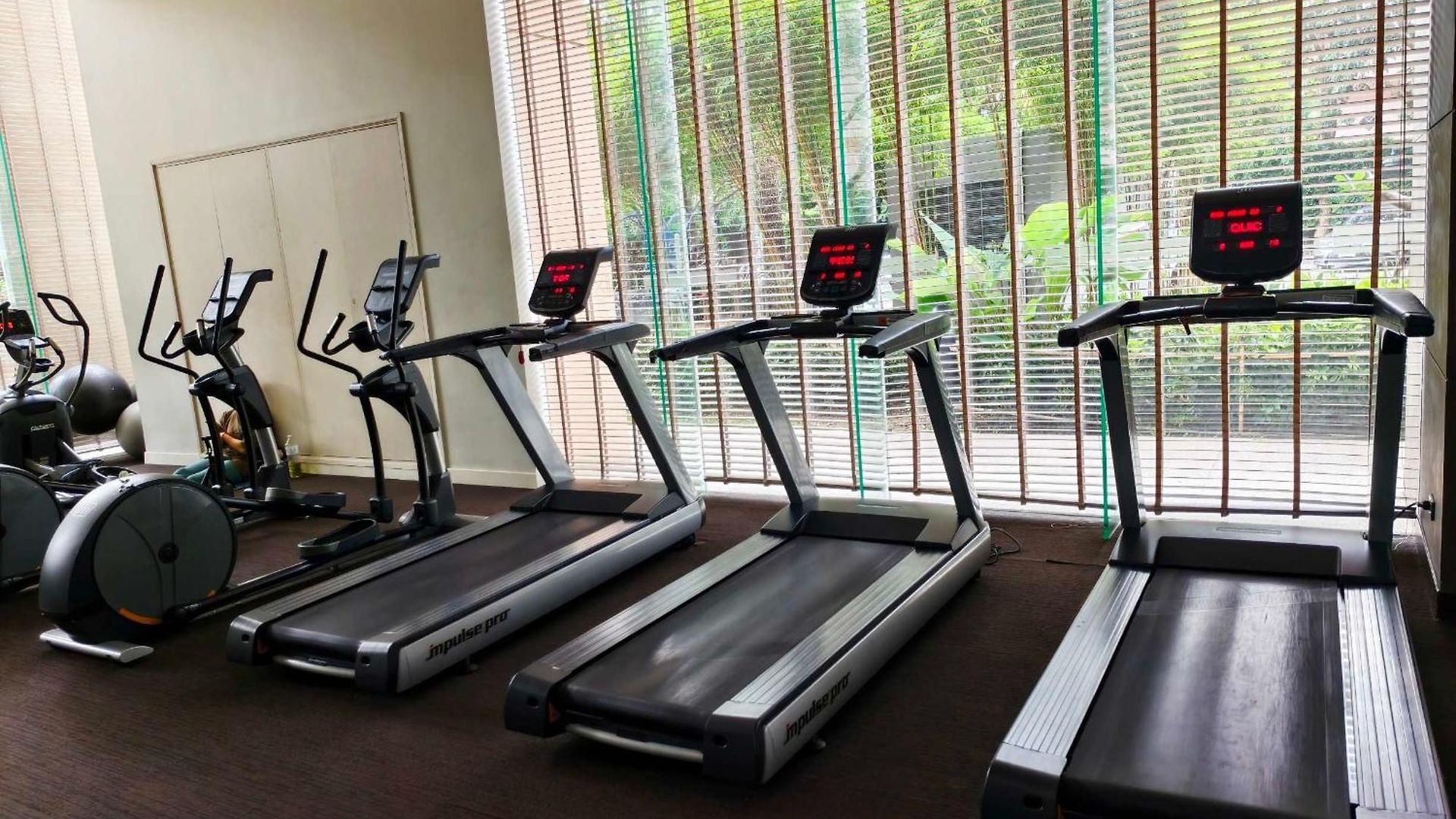 1br 23 High Floor Pool View Close To Walking Street *