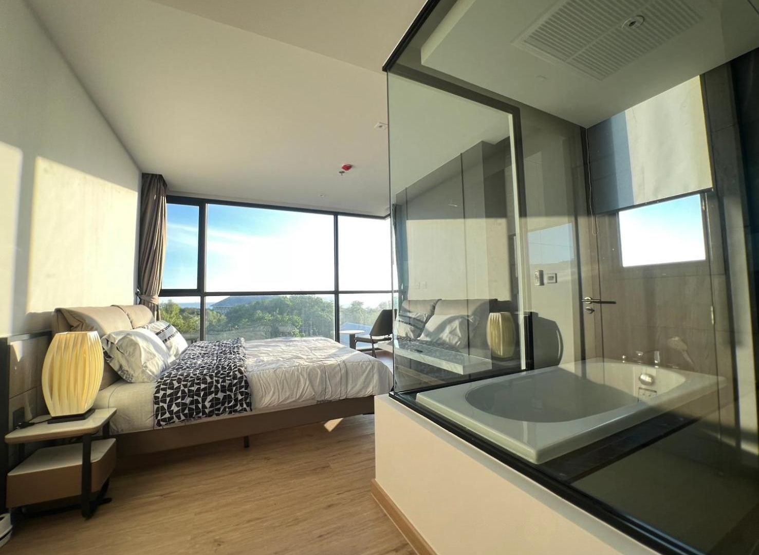 2 Bed Rare Unit With Bath Tub - Sea View Pattaya