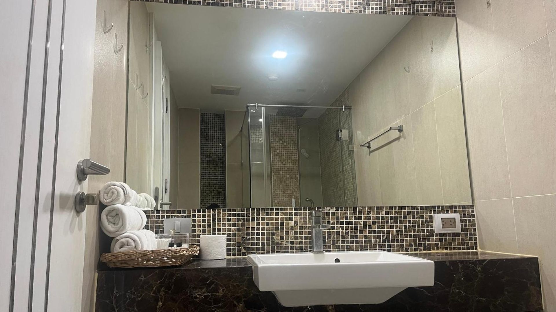 Centara Center Apartment *