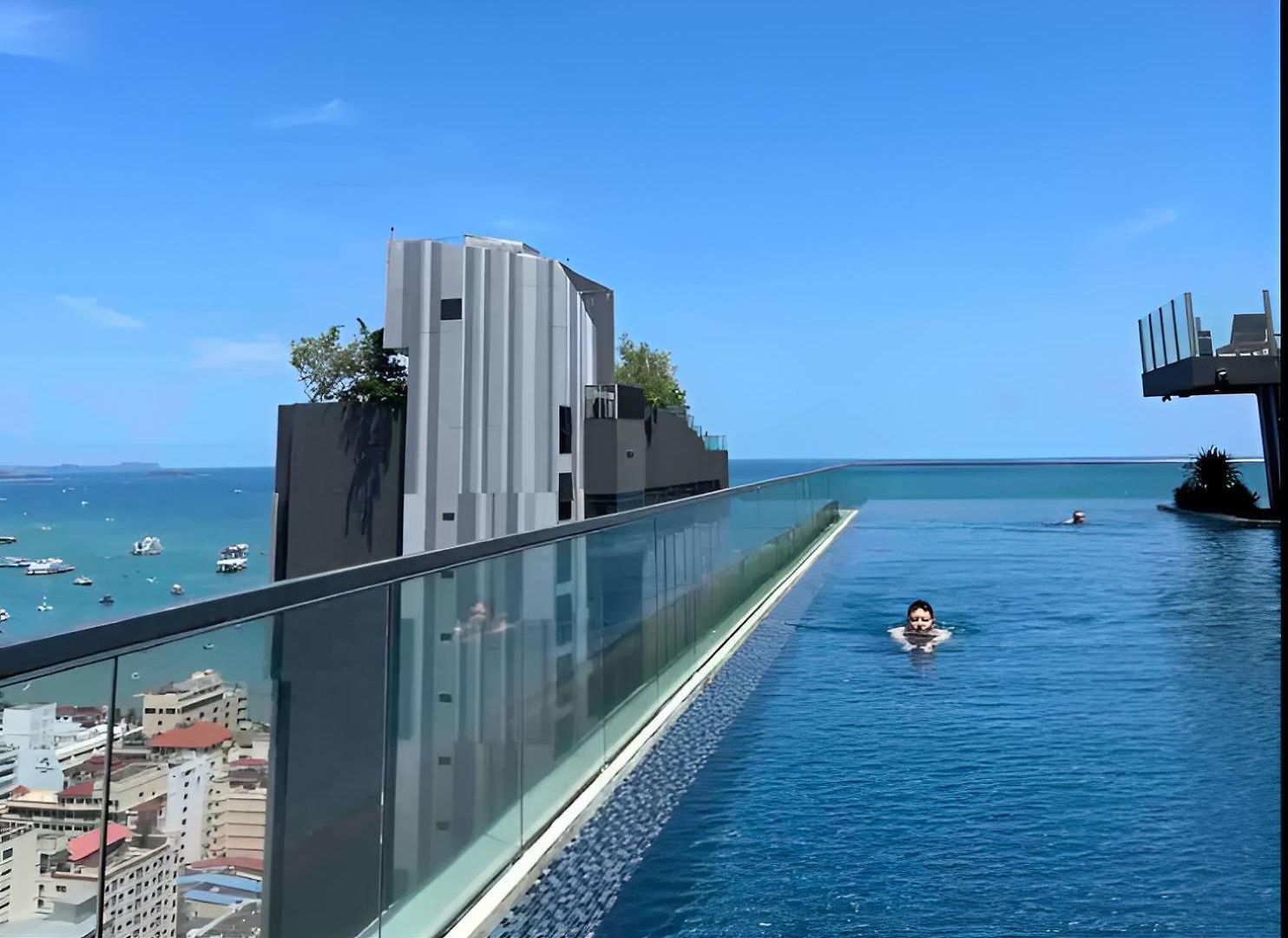 High Floor With Rooftop Pool In *