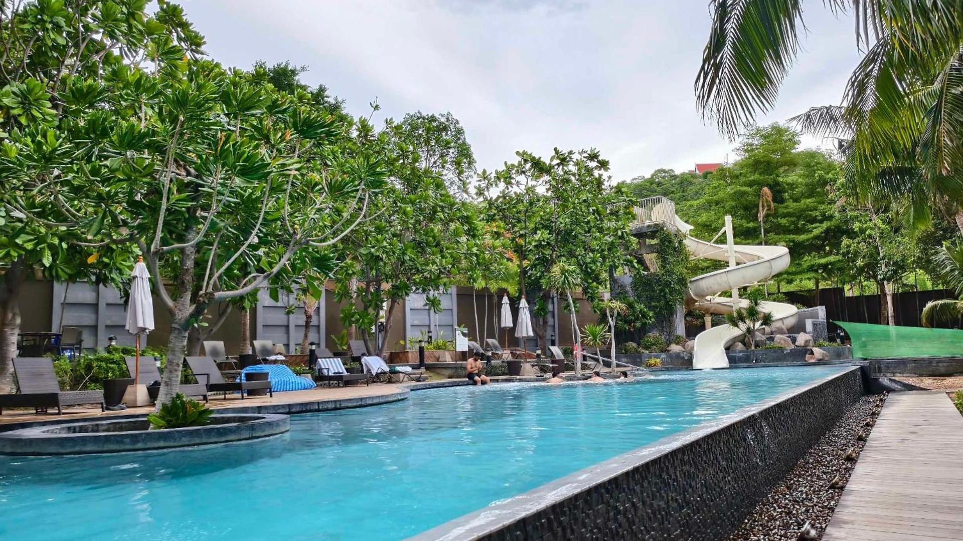 Luxury 7 Pool View Close To Walking Street Apartment Pattaya