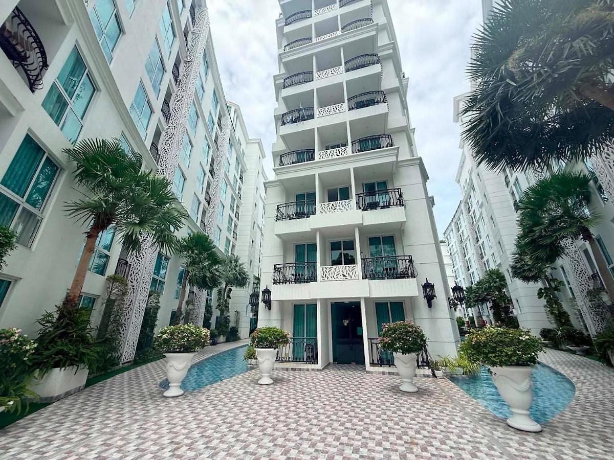 Cozy Entire 7th Floor With View Apartment