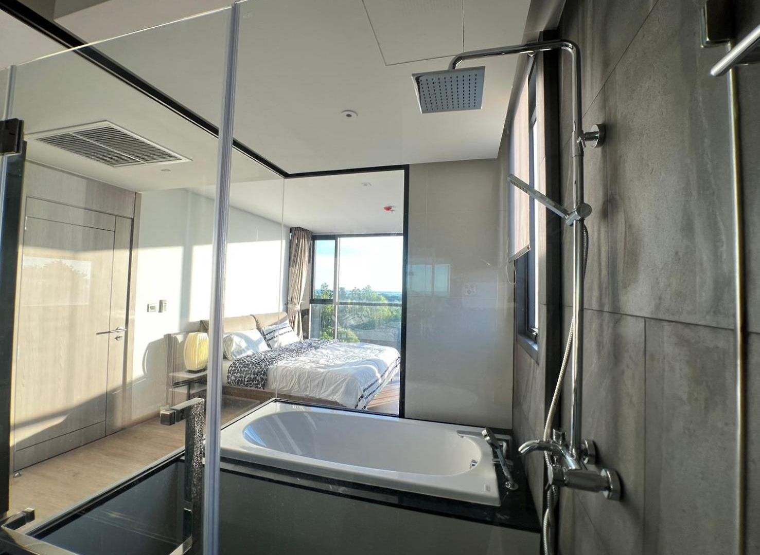 2 Bed Rare Unit With Bath Tub - Sea View Apartment