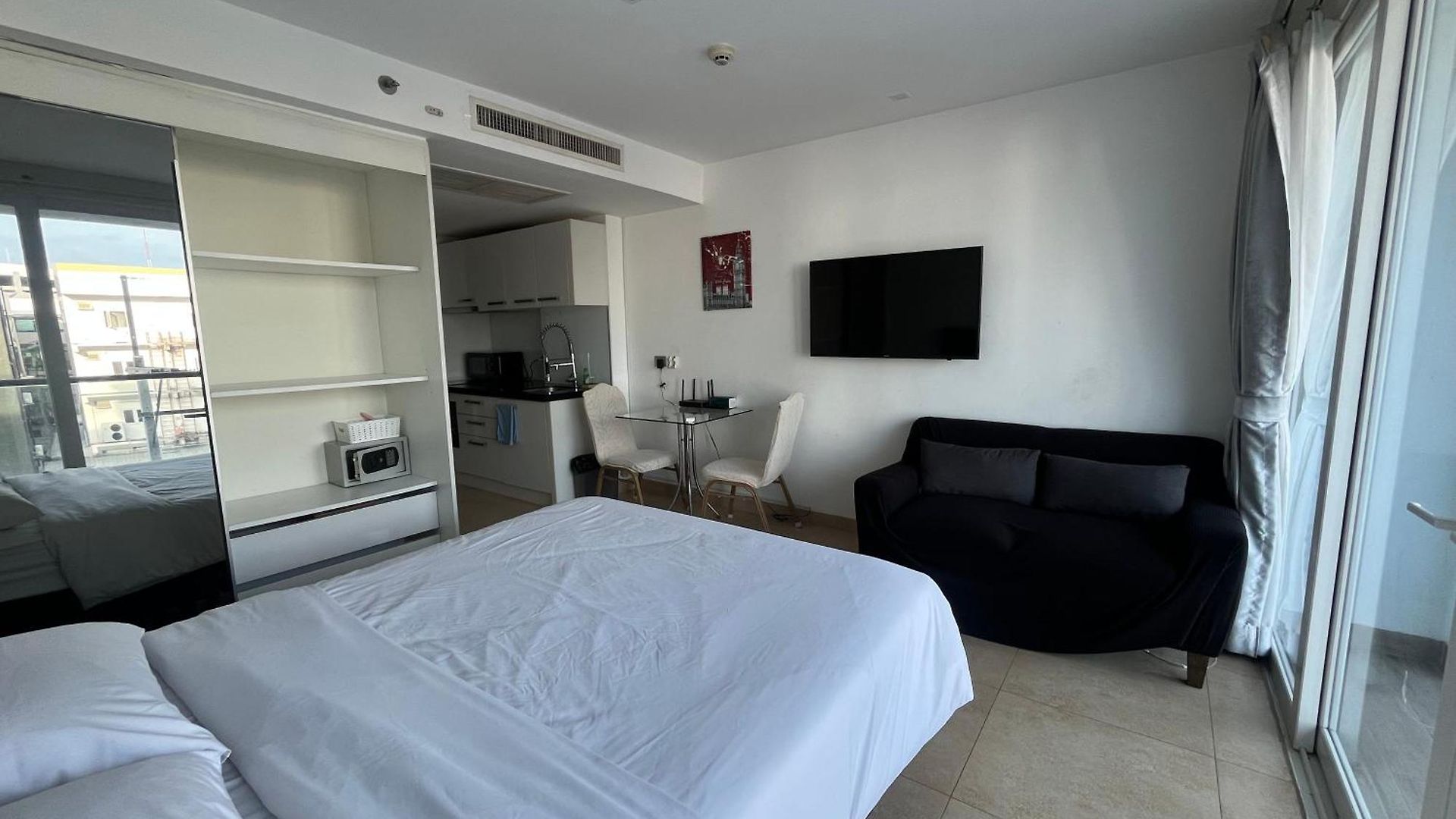 Centara Center Apartment *