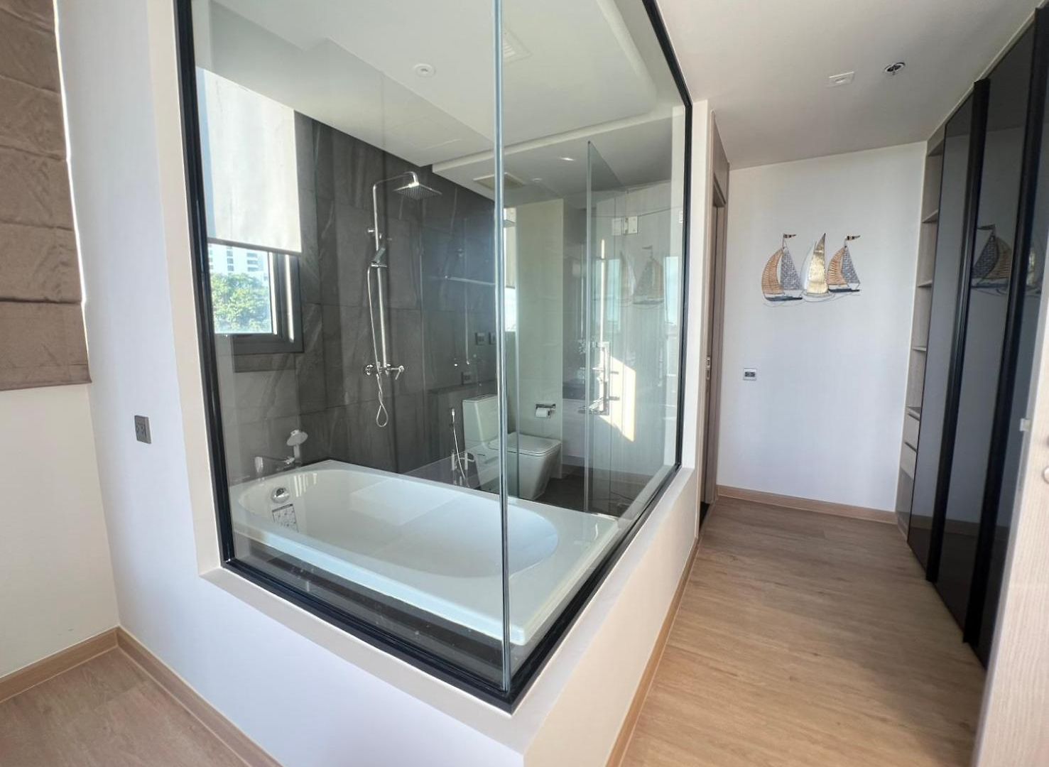 2 Bed Rare Unit With Bath Tub - Sea View Apartment