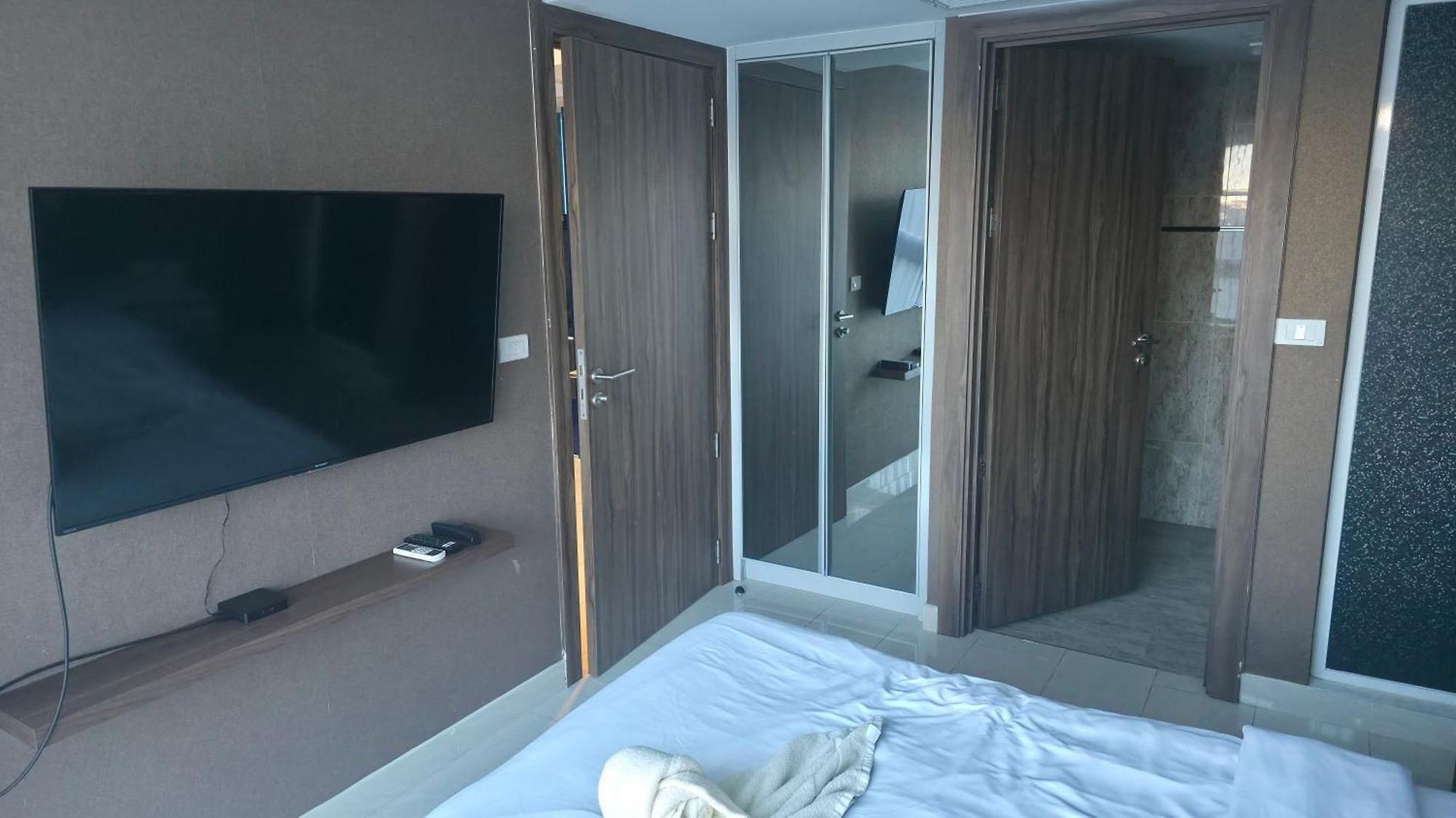 Grand Avenue 6th Floor Building A Smart Tv *