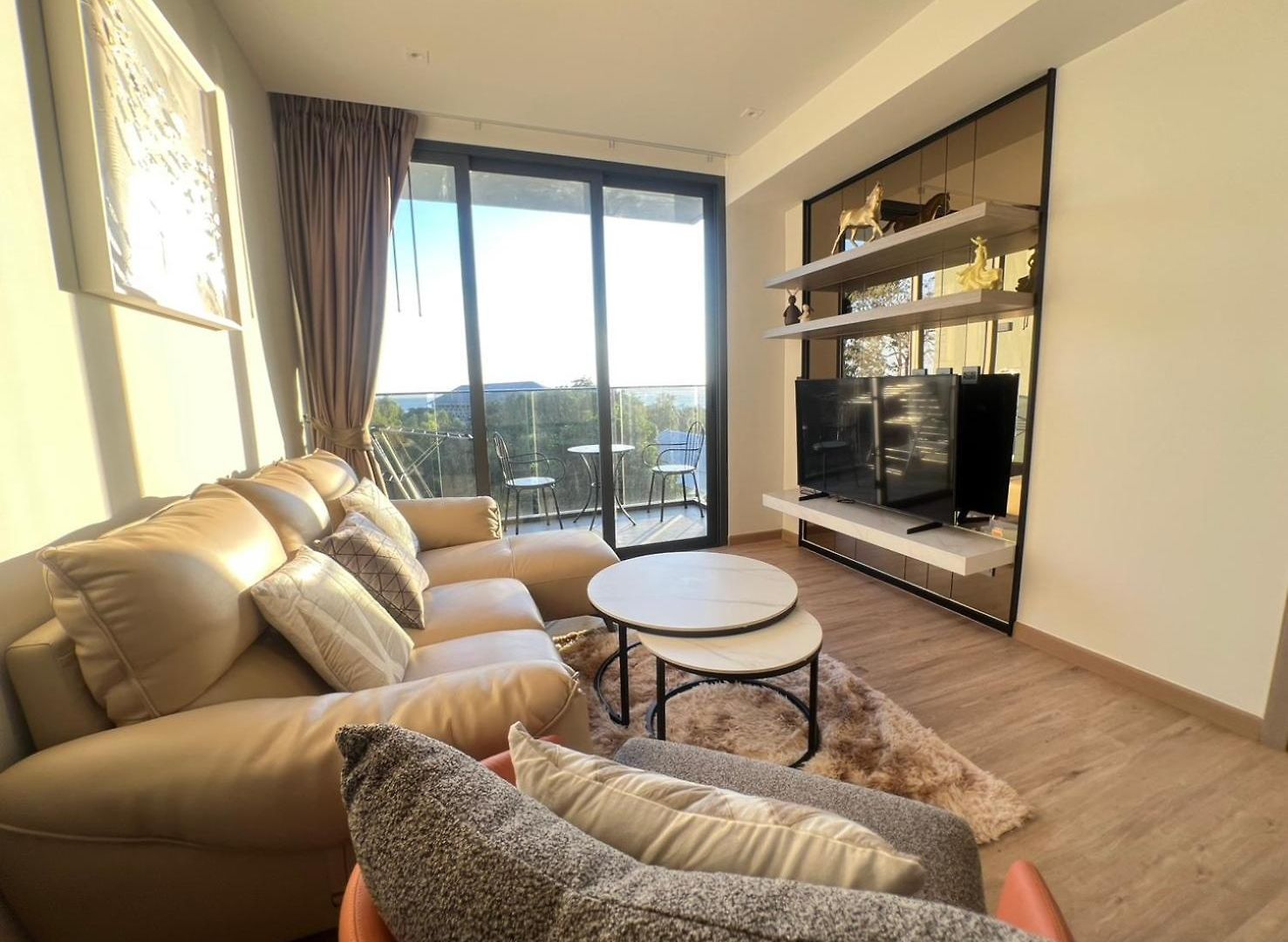 2 Bed Rare Unit With Bath Tub - Sea View Apartment *