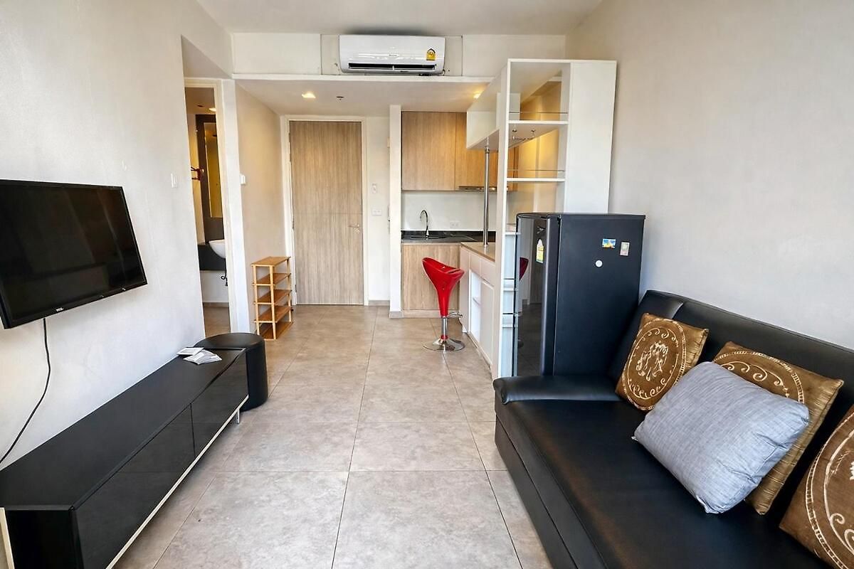 Apartment Luxury Balcony View With Open Sky And Greenery Pattaya