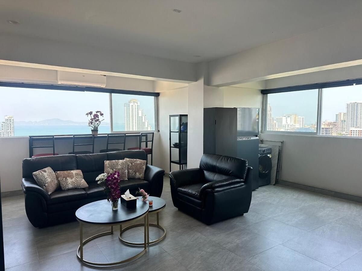 Beautiful 2-bedroom With Pratamnak Sea View Pattaya