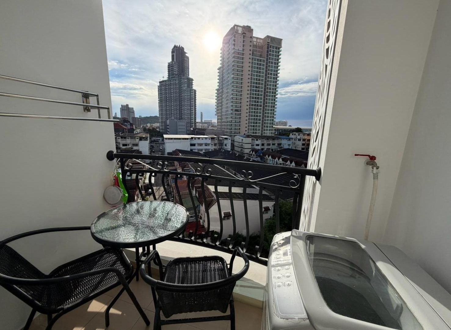 Cozy Entire 7th Floor With View