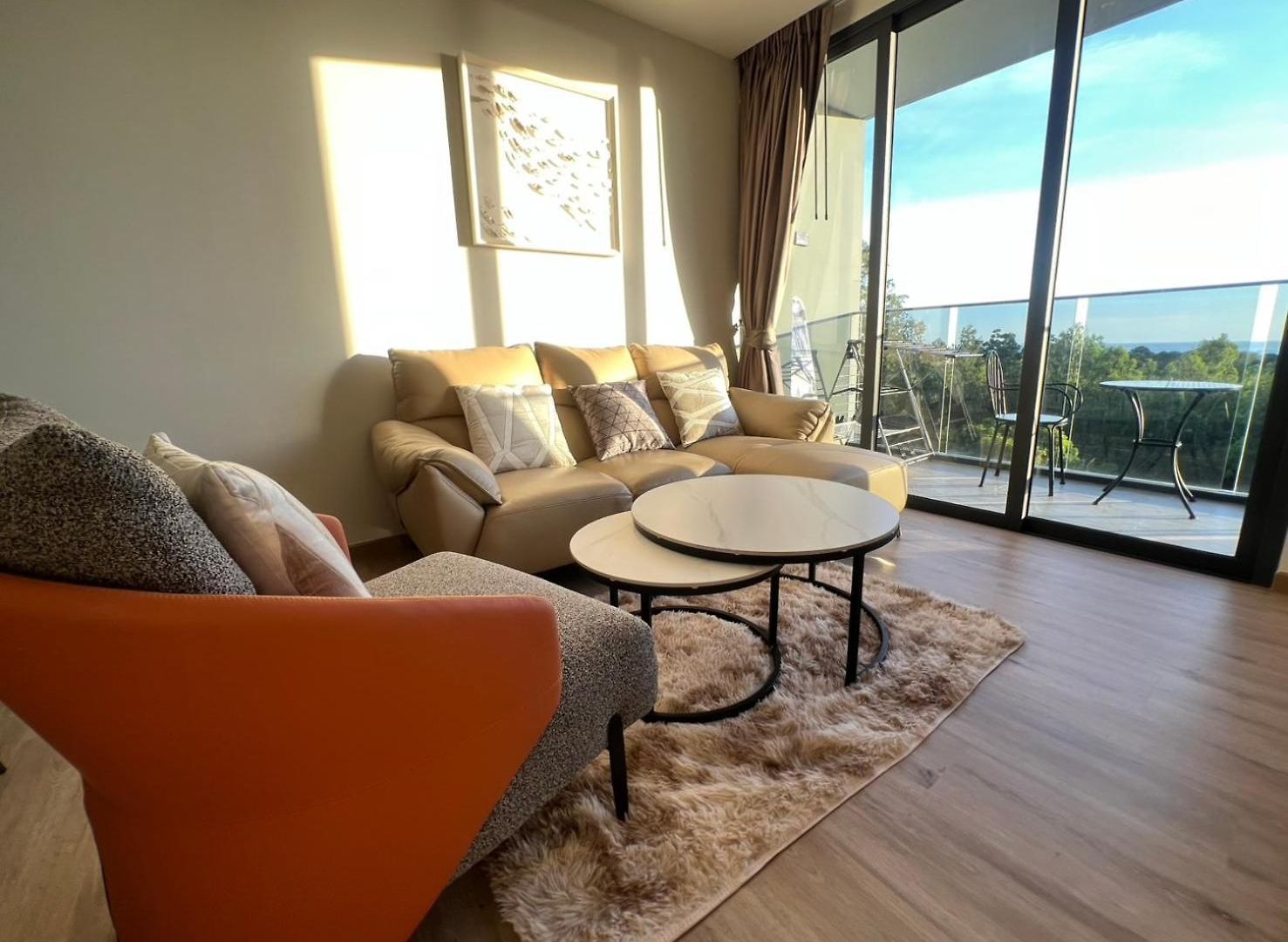 2 Bed Rare Unit With Bath Tub - Sea View *