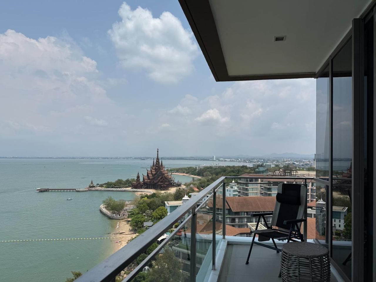 Cozy 2br L Sea View L Pool And Gym Apartment *