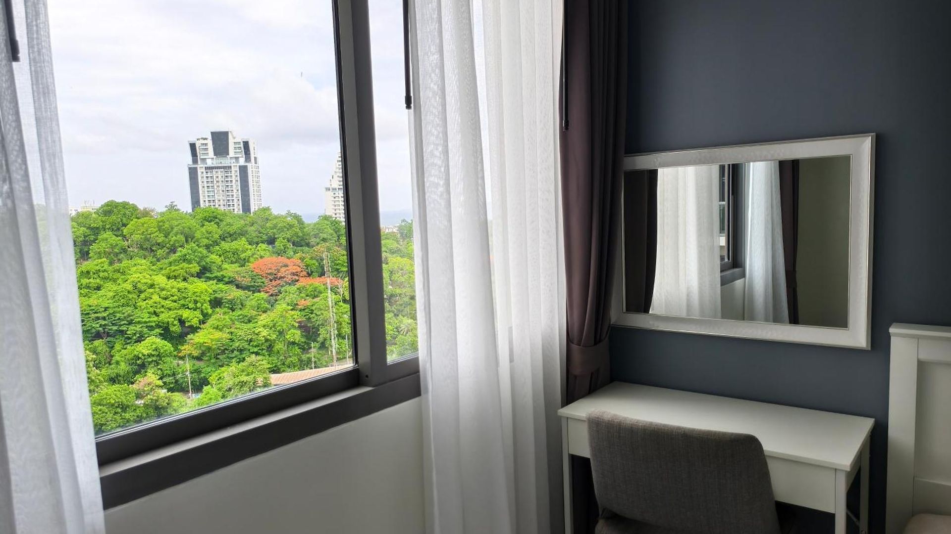1br 23 High Floor Pool View Close To Walking Street