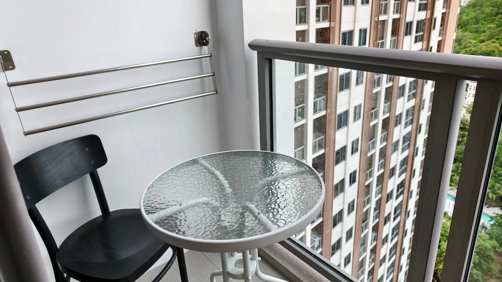 1br 23 High Floor Pool View Close To Walking Street * Pattaya