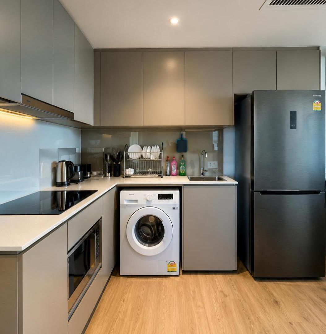 2 Bed Rare Unit With Bath Tub - Sea View Apartment *