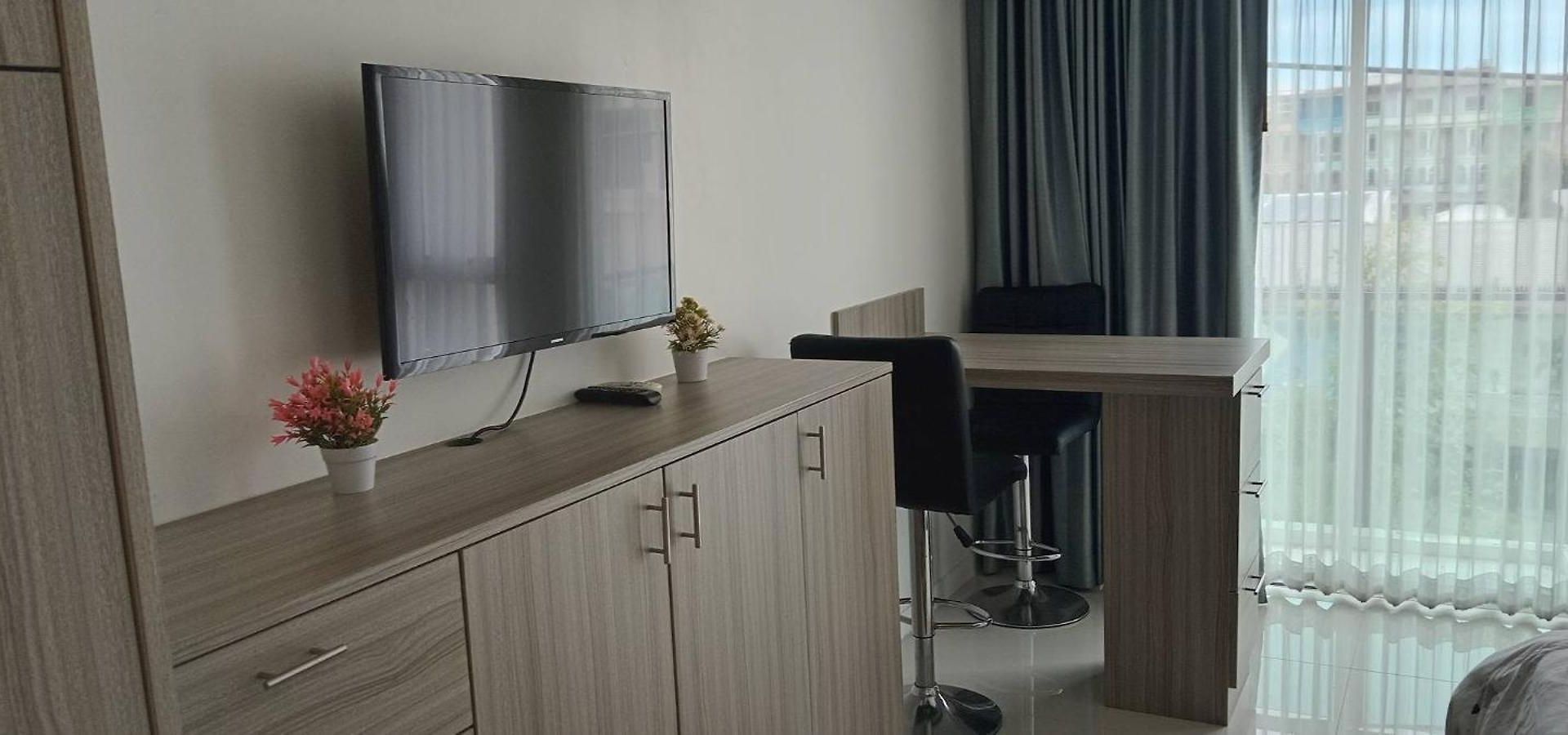 At Center Apartment