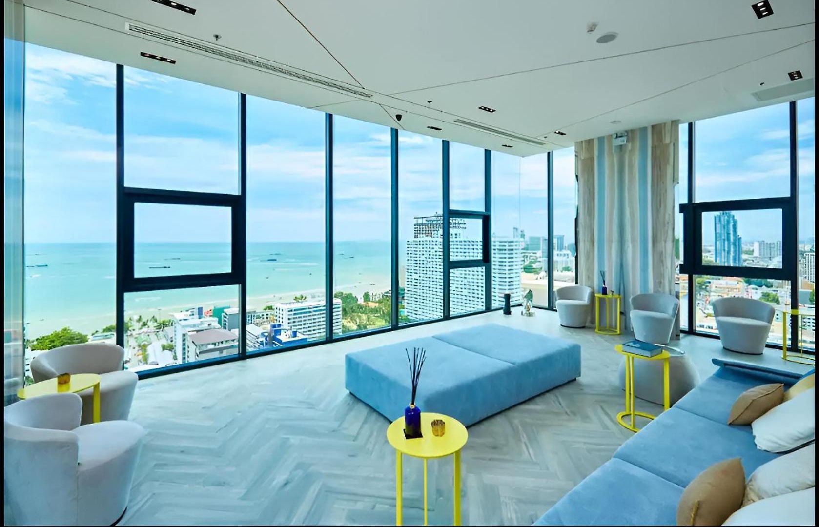 In With Rooftop Pool Apartment Pattaya