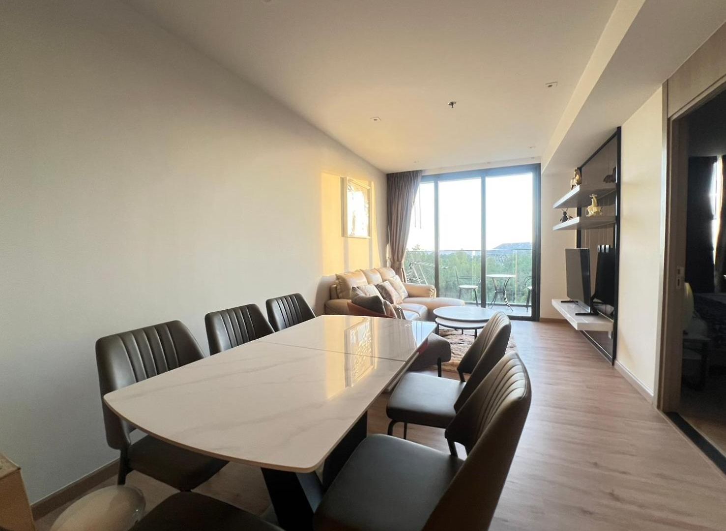 2 Bed Rare Unit With Bath Tub - Sea View Apartment