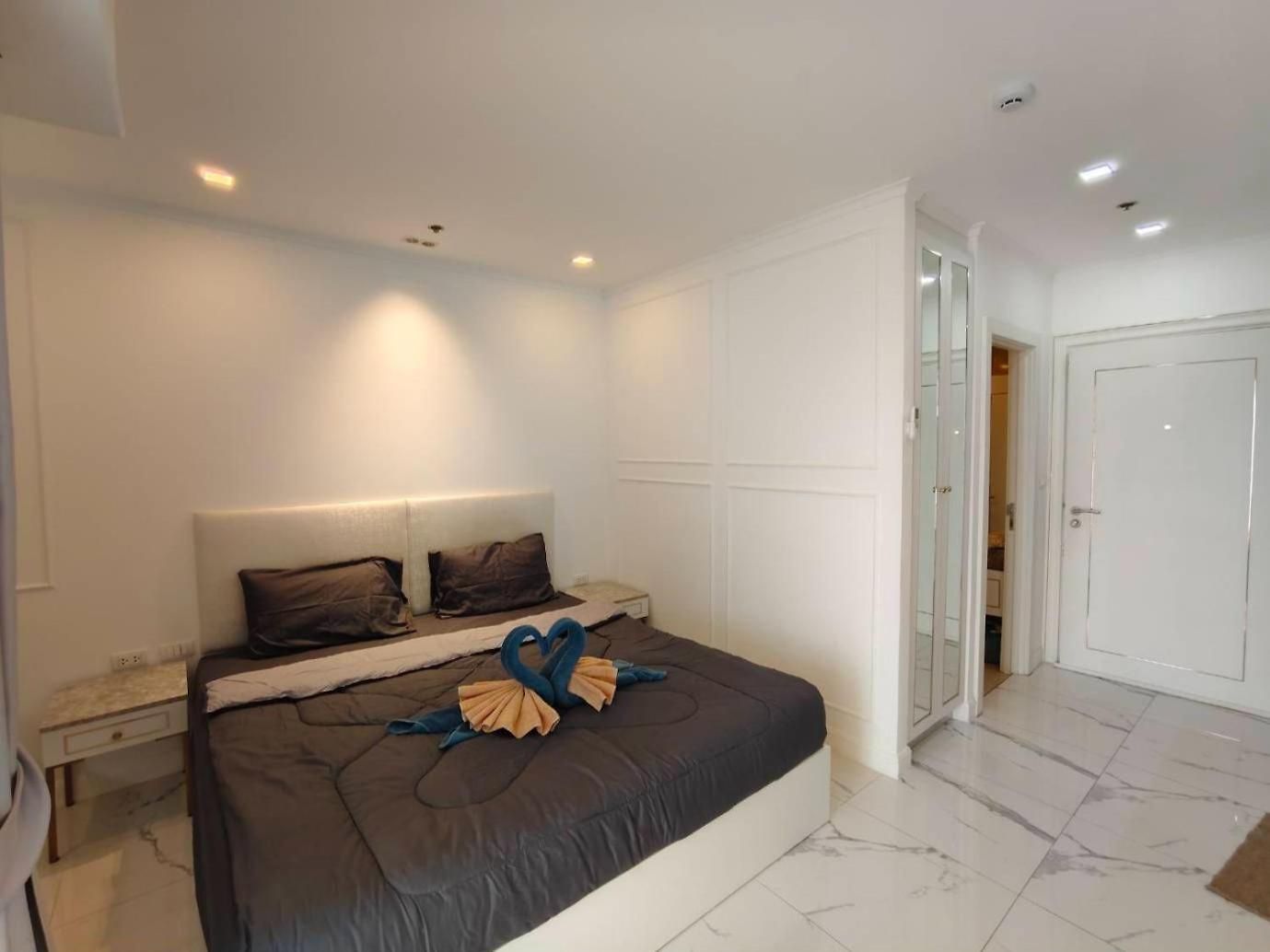 Luxury At Empire Tower