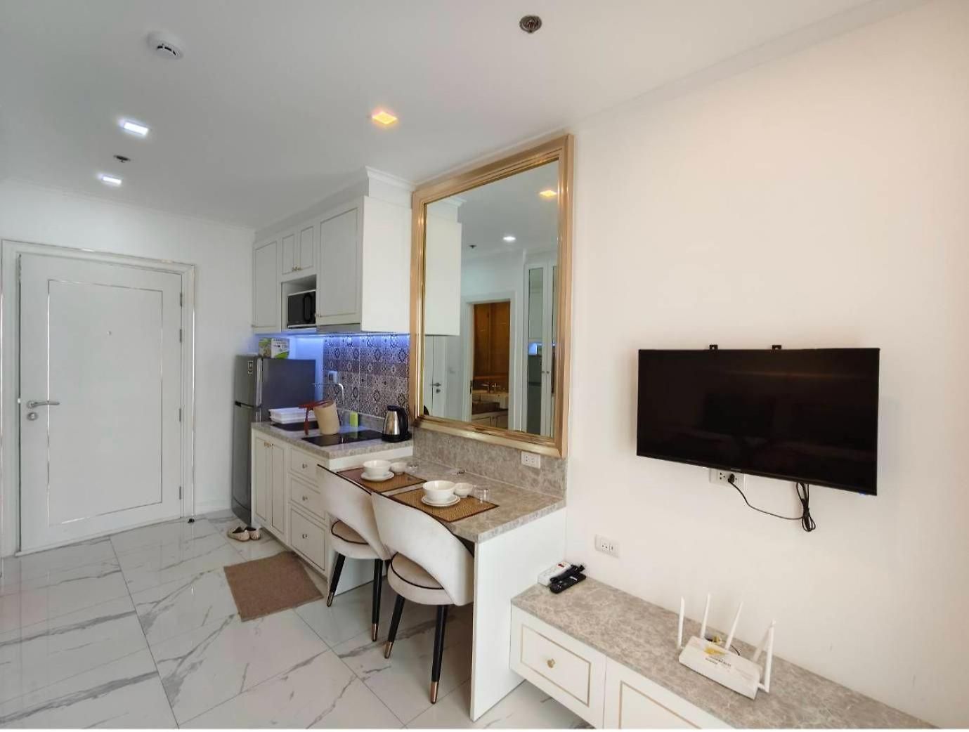 Apartment Luxury At Empire Tower