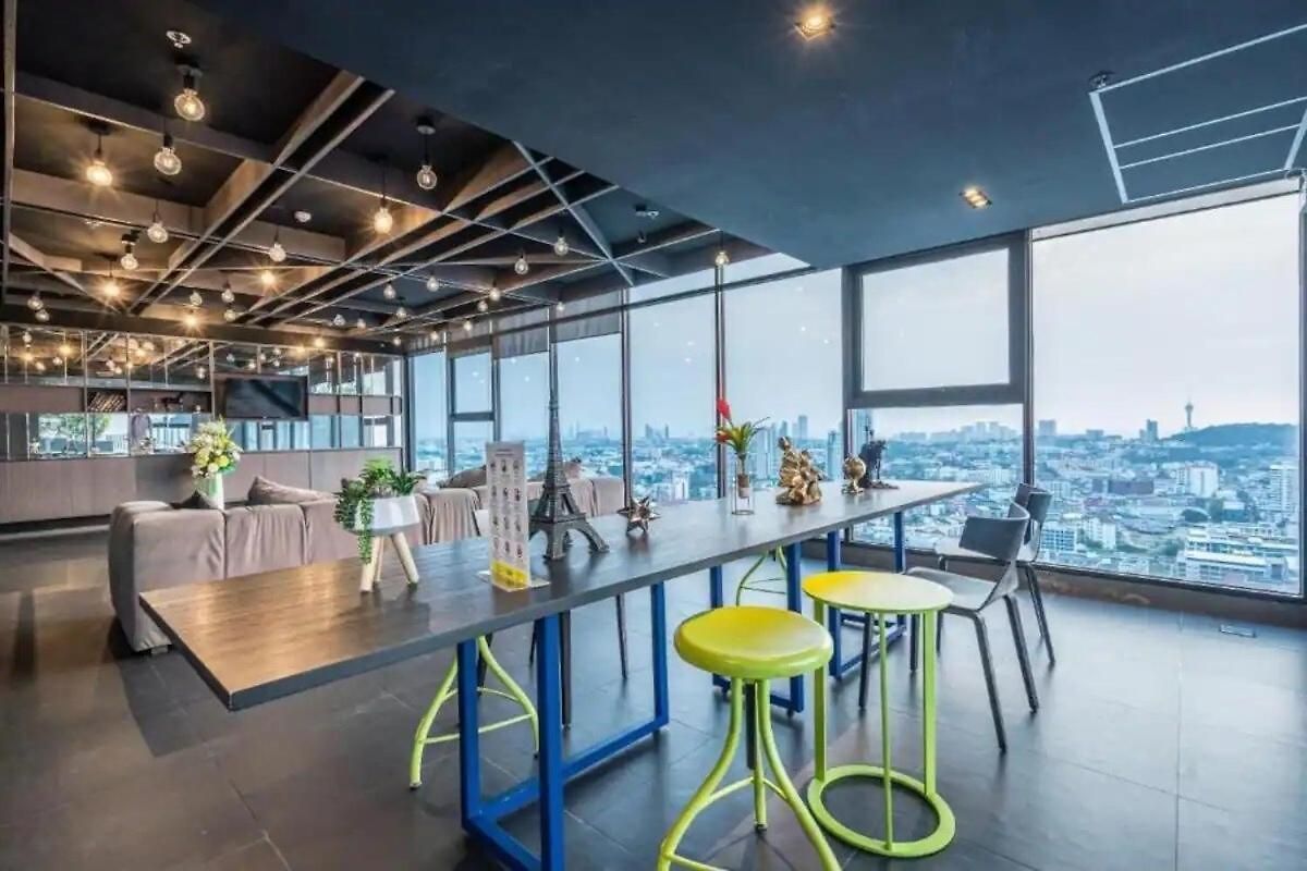 2 Bed Sea View Unit At * Pattaya